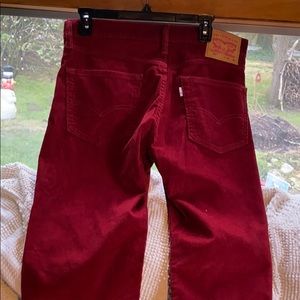 Corduroy Levi’s. BRAND NEW. 32 Burgundyish